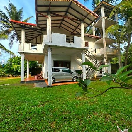 Royal Beach Villa Unawatuna Exterior photo