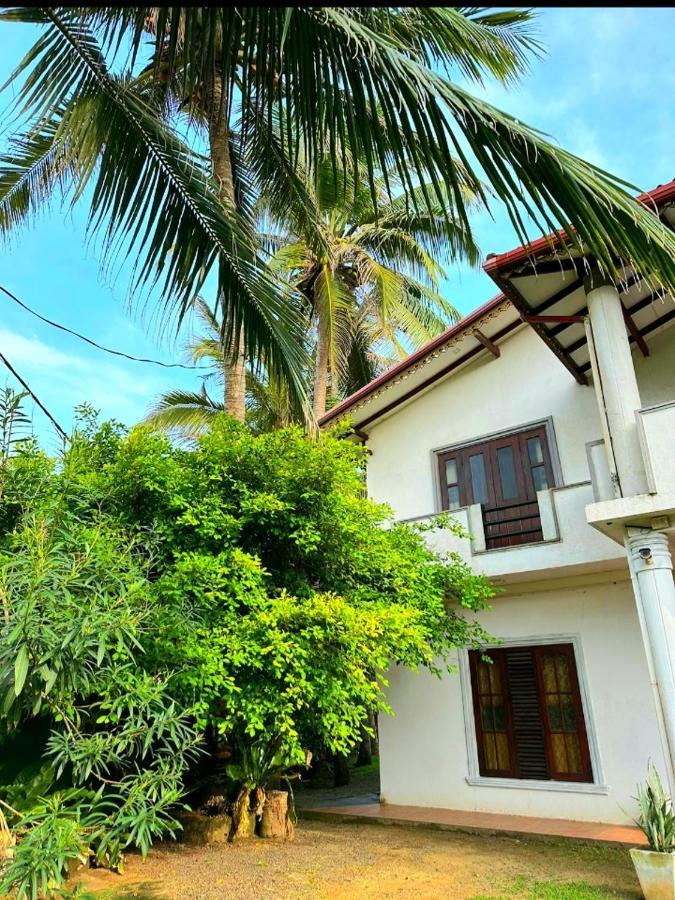 Royal Beach Villa Unawatuna Exterior photo