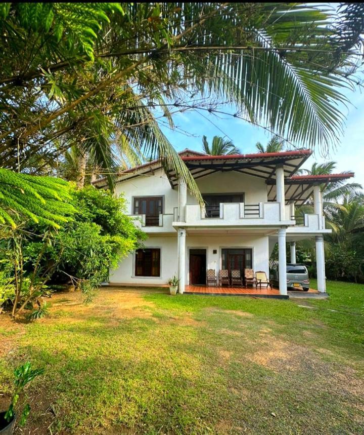 Royal Beach Villa Unawatuna Exterior photo