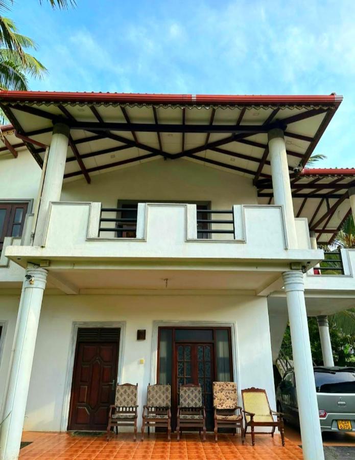 Royal Beach Villa Unawatuna Exterior photo