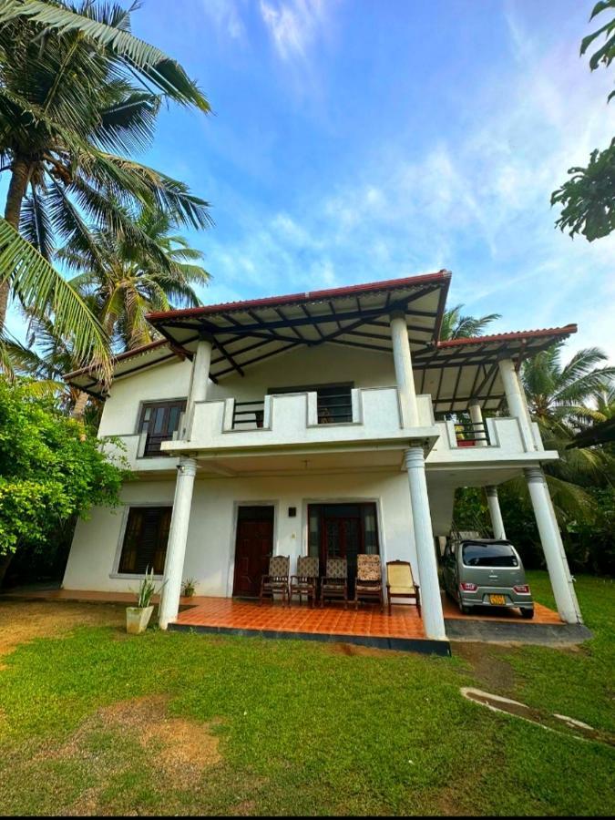 Royal Beach Villa Unawatuna Exterior photo