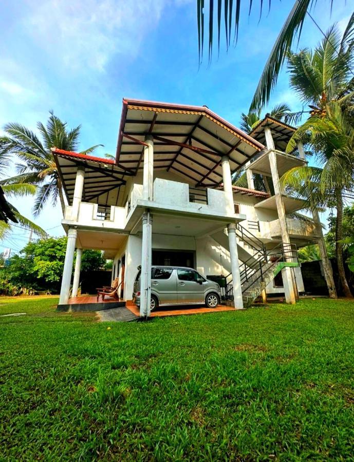 Royal Beach Villa Unawatuna Exterior photo